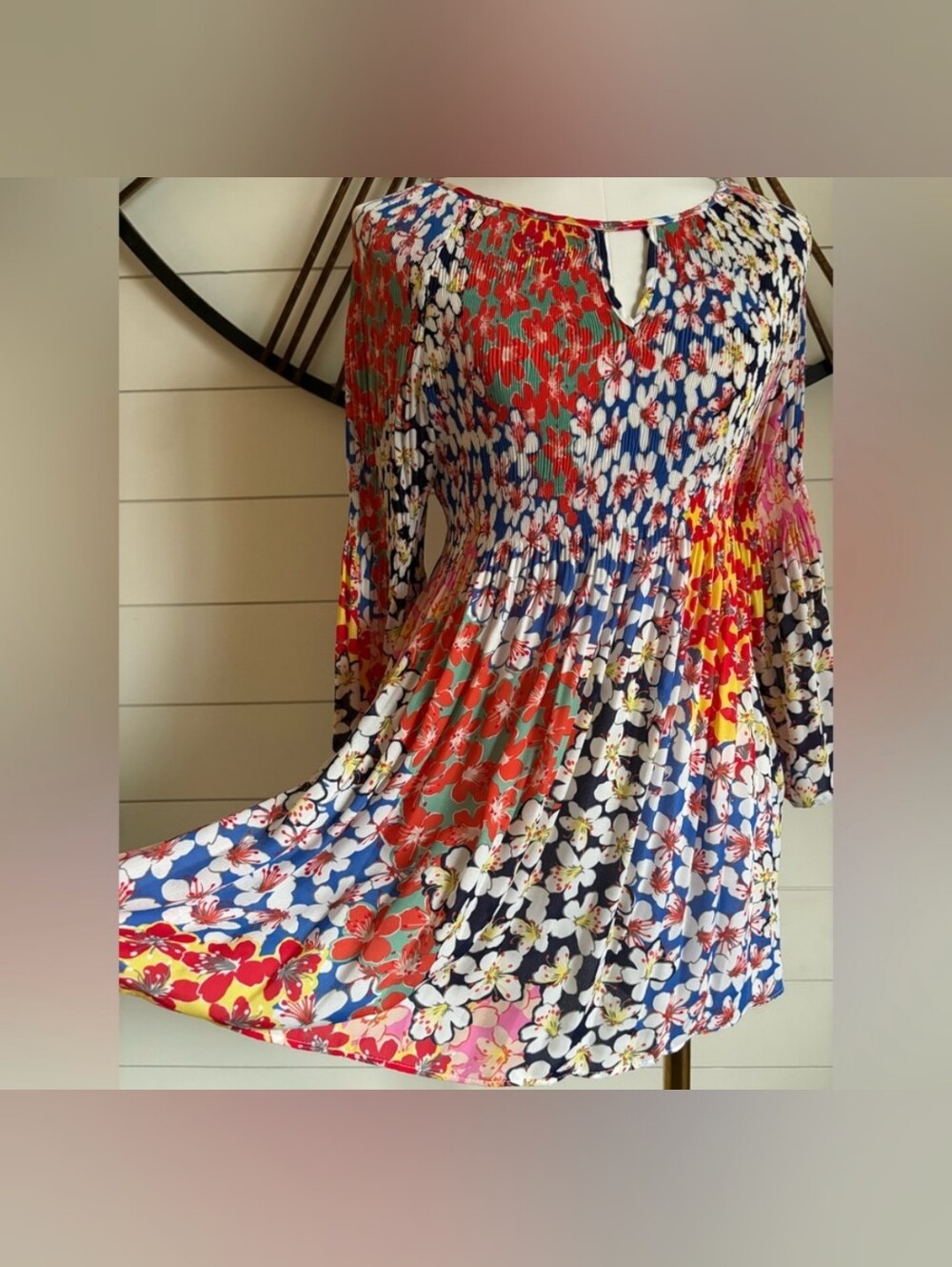 Spense Floral Multicolor Blouse Tunic Essentials w Gathered Bodice & V-Keyhole - Picture 8 of 10